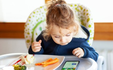 How to eliminate the bad habit of children to eat with the mobile or tablet