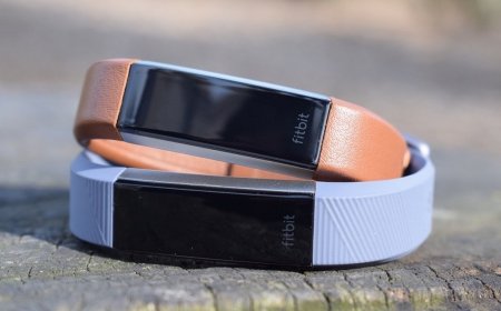 Can you write text on Fitbit Alta HR?