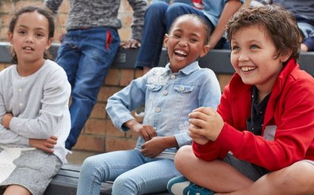 Competition vs Collaboration: what to choose?