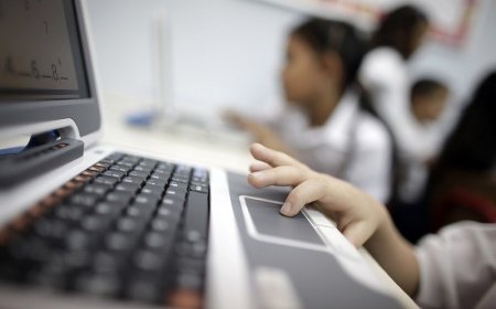 Children how are on the Internet: How to keep them safe