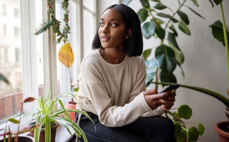 6 tips to keep in touch with your international friends from home