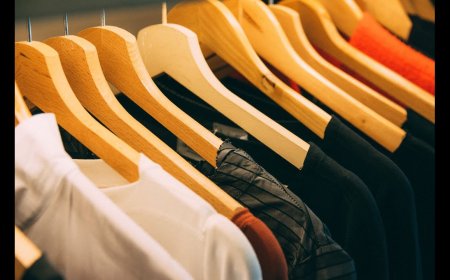 Marketing for a clothing brand on the Internet