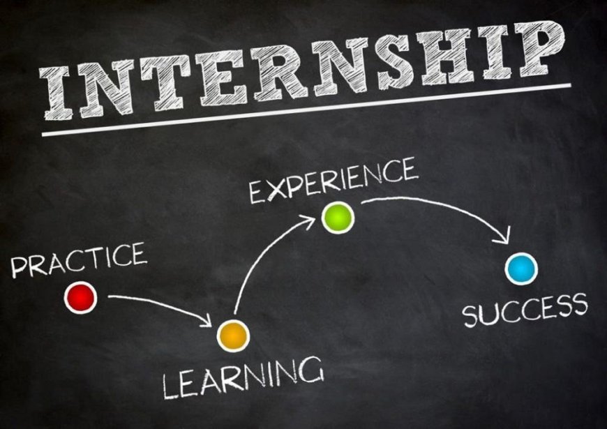 When should students go for internships?