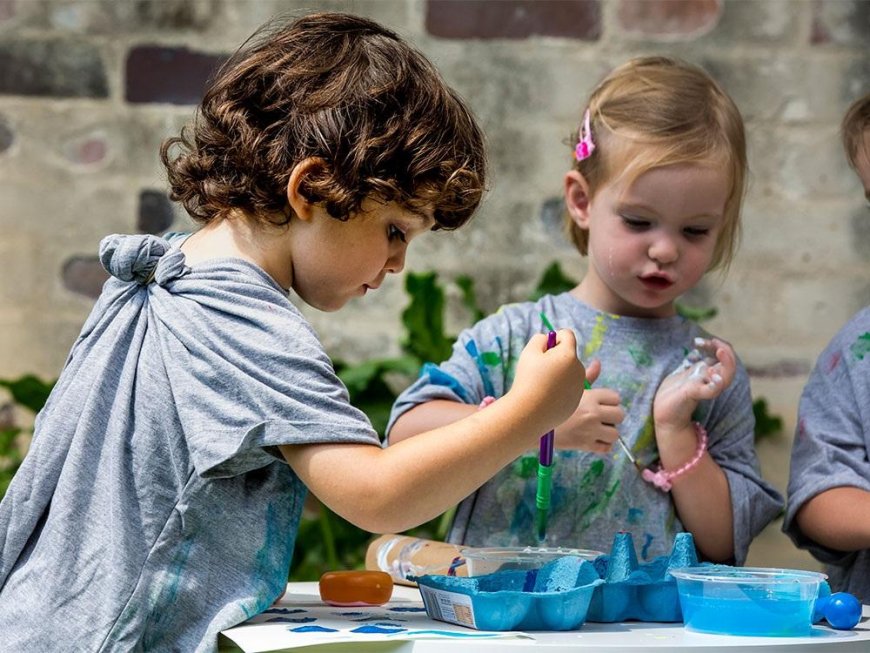 How to spend time creatively with your child? Benefits of playing with paints!