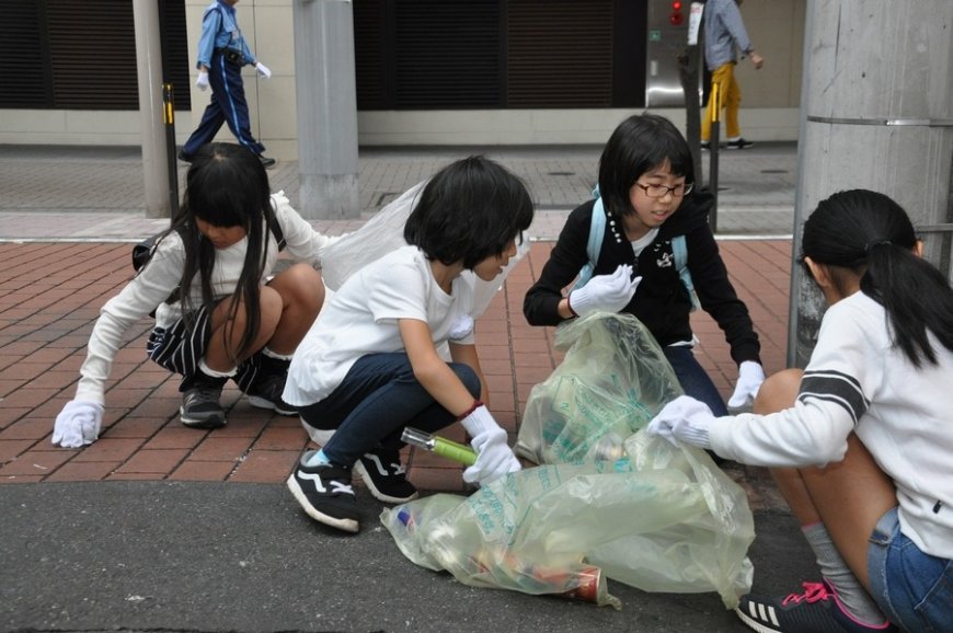 A toothbrush in the lunchbox and cleaning the school - what the Japanese education system looks like