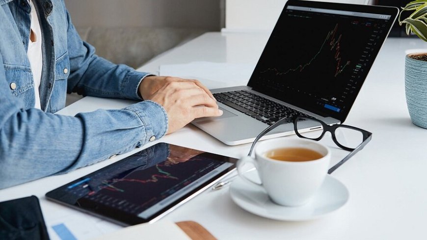 What qualifications do you need to become a blockchain developer?